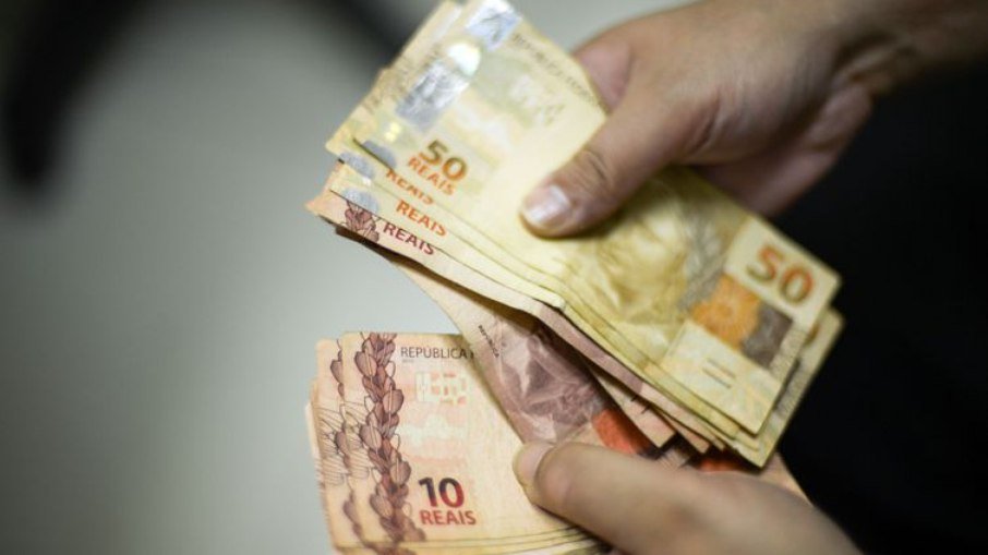 homem casado gasta R$ 6 mil em prostíbulo e chama a mãe para quitar dívida